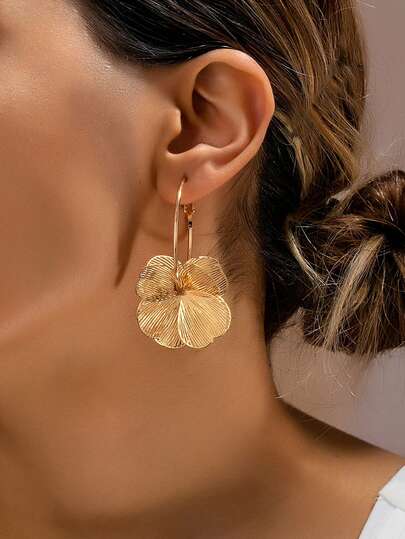 1 Pair Women's Hoop Earrings, Elegant Floral Exaggerated Design, Suitable For Daily Wear And Vacation