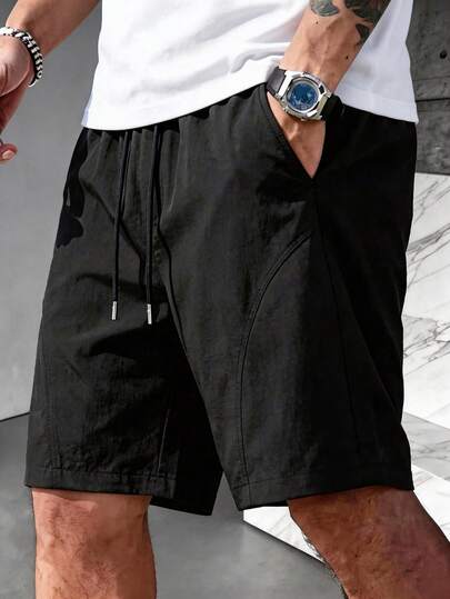 男士藏蓝色抽绳短裤，金属抽绳，轻盈顺滑，透气凉爽，抗皱耐穿，宽松休闲百慕大短裤，适合夏季通勤、外出和运动。