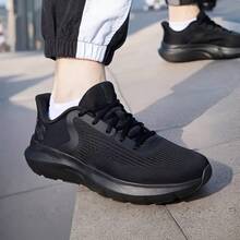 Under Armour Zapatos casuales de malla transpirable para hombres, zapatillas de running ligeras y con amortiguación de impactos - Negro - Ver 3