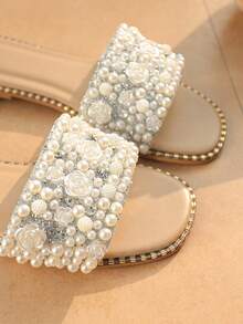 Teens New Pearl & Rhinestone 3D Floral Decor Flat Slides, Shimmering Resort Style, Suitable For Weekend Party, Outdoor Music Festival, Hanging Out With Friends, White Pearl & Rhinestone Flower Flat Sandals - White - View 10