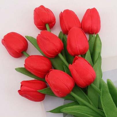 人造郁金香——多种颜色可选，是客厅和餐桌装饰的完美之选。不褪色的北欧风格家居装饰，是周年纪念和派对布置的理想之选。情人节和母亲节的必备礼物。