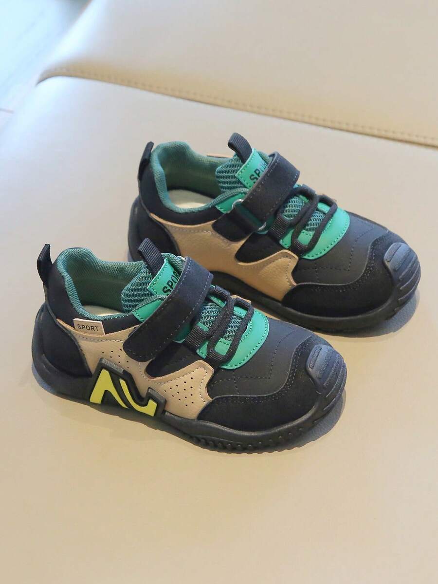 1双男女童PU交叉系带圆头厚底防滑软底可爱运动鞋，百搭休闲面包鞋，适合所有季节