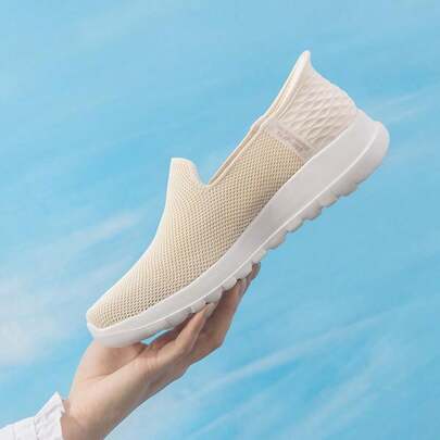 Skechers 女士轻便透气运动鞋，减震防滑休闲鞋，124641-OWHT