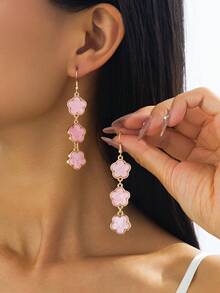 1 Pair Elegant Classic Light Pink Lucky Clover Pendant Earrings, Suitable For Dates, Parties, And Galas - Pink - View 1