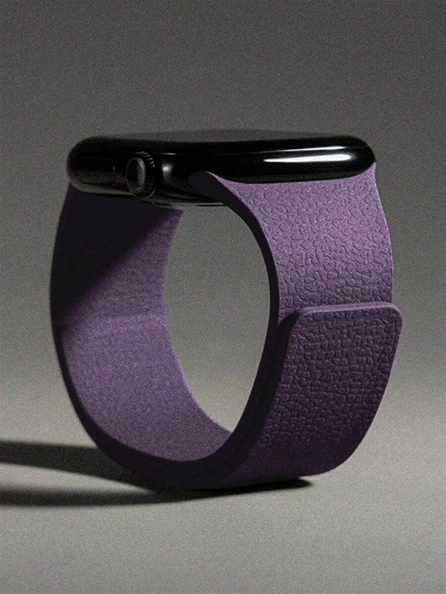 这款男女皆宜的荔枝纹硅胶磁吸表带兼容苹果手表,适用于 42mm、38mm、40mm、41mm、44mm、45mm、46mm 和 49mm 尺寸。它是一款时尚智能的替换表带,兼容 Ultra2、Ultra SE2、SE 11、10、9、8、7、6、5、4、3、2 和 1 代等型号。 - 紫色 - 查看 1