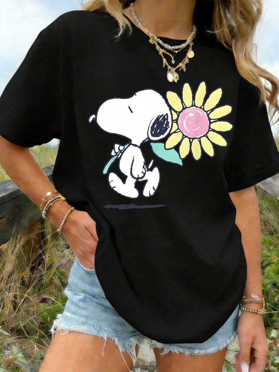 SNOOPY Cute Holding Big Flower Retro Cartoon Short Sleeved T Shirt Creating Summer Denim Shorts Lazy Casual Style Outfit - Black - View 1