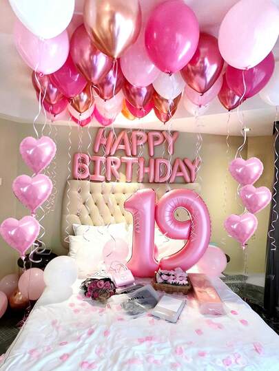 551件粉色主题装饰套装，包括32英寸粉色数字气球、16英寸“生日快乐”字母气球横幅、粉色心形铝箔气球和粉色玫瑰花瓣装饰，适用于生日派对和房间装饰。