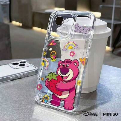 Miniso Funda de teléfono con estampado de Lotso abrazando una fresa de Toy Story de Disney, adecuada para iPhone 17/17 Pro/17 Pro Max/17 Air/16/15/14/13/12/11/X Series, Funda iPhone 17 Pro Max, Funda iPhone 17 Pro, Funda iPhone 17, regalo de relleno de calcetines para la novia