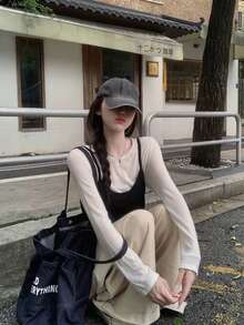 女士休闲二合一长袖T恤，修身抽绳打底衫，春夏款 - 黑與白 - 查看 2