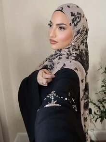 1件女士时尚水墨印花头巾，时尚优雅百搭，轻盈单面印花面料，适合所有季节，可日常佩戴或搭配长袍。 - 灰粉紅色 - 查看 3