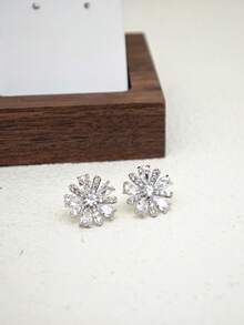 1 Pair Elegant Graceful Sunflower Zirconia Stud Earrings Suitable For Women - Silver - View 4