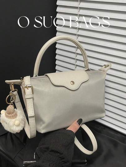 新款冬季时尚撞色迷你手提包，尼龙防水面料单肩包，方形包款兼具篮子包功能，适合工作通勤、聚会和假日旅行。尺寸：长19厘米 * 宽6厘米 * 高10厘米