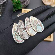 4 mặt dây chuyền hình hoa sứ chạm khắc thủ công từ vỏ sò MOP tự nhiên, dùng để làm khuyên tai hoặc vòng cổ, thiết kế kiểu Hawaii, trang sức đảo nhiệt đới. - màu đen - Xem 16