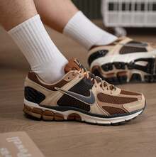 Men's Nike Zoom Vomero 5 Athletic Casual Shoes - Brown/Grey - View 3
