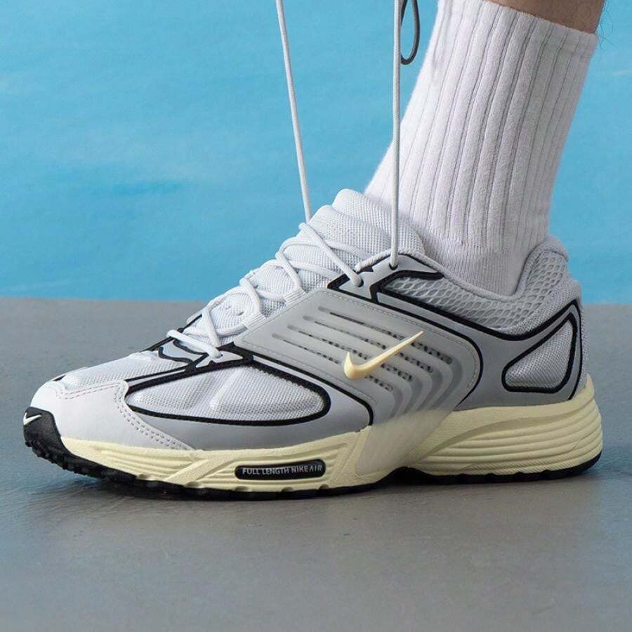 Nike 男士轻便透气跑步鞋，减震防滑休闲运动鞋 IB0612-008 - 白金色/石膏色/金屬銀灰/黑 - 查看 1