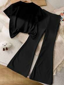 女童夏季两件套上衣和裤子，宽松短袖T恤印有“67”字母，上衣和喇叭裤两件套，休闲简约风格，适合居家、户外活动和日常穿着。 - 黑色 - 查看 3