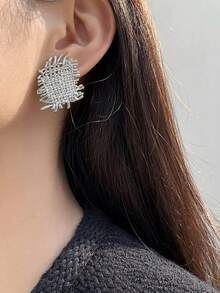 1 Pair Elegant Geometric Asymmetrical Rhombus Woven Metal Earrings, Unique Design Copper Material Suitable For Women's Daily, Casual, Holiday, Party Wear (Woven Edge Randomly Distributed) - Silver - View 2