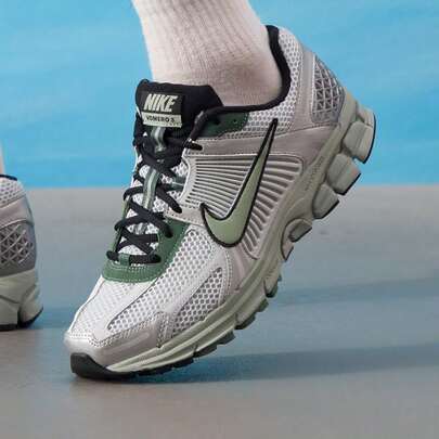 Nike VOMERO 5 男士休闲鞋，轻便舒适运动鞋，日常低帮旅行鞋 IM3372-030