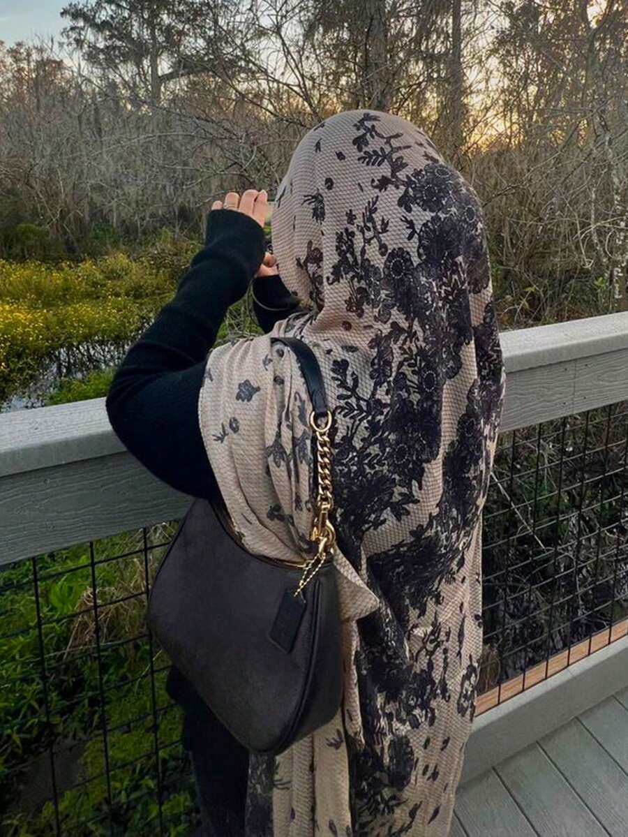1件女士时尚水墨印花头巾，时尚优雅百搭，轻盈单面印花穆斯林头巾，适合所有季节，可日常佩戴或搭配长袍，亦可作为配饰或节日用品