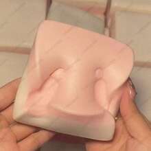 1个慢回弹双面草莓麻糬捏捏乐 - 柔软有嚼劲，甜美口味，可用作解压玩具、圣诞礼物、派对小礼物 - 彩色 - 查看 3