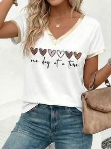 Camiseta casual de manga corta con cuello en V, estampado de corazón con eslogan, talla grande, para el Día de San Valentín y verano - Multicolor - Ver 1