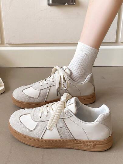 Women's Casual Lace-Up Round Toe Flat Running Sneakers