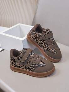 1 Pair Children's Flat Shoes, Hook And Loop Design For Easy Wear - Brown - View 2