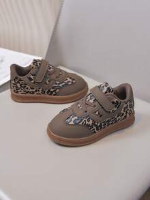 1 Pair Children's Flat Shoes, Hook And Loop Design For Easy Wear - Brown - View 3