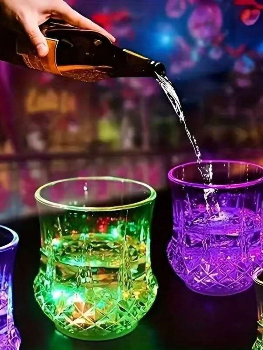 Tazas Brillantes Cambia Colores] Tazas LED Cambia Colores (con Pilas de Botón) Decoración de Mesa Navideña Tazas de Piña Brillantes en la Oscuridad Accesorios para Ambiente Festivo Ideales para Reuniones Familiares