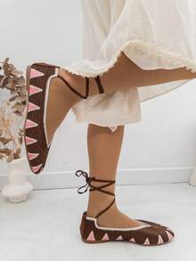 VIKIVIKI SHOES Women's Flat Ballerina-Style Shoes With A Woven Design And Pointed Toe, Featuring Wrap-Around Laces At The Ankle. These Lightweight And Elegant Women's Shoes Are Perfect For Summer, Everyday Wear, Walks, And Vacations. Their Modern Bohemian Style Is Easy To Pair With Dresses, Skirts, And Comfortable Seasonal Casual Looks. - 棕色 - 查看 5