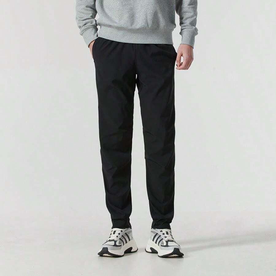 Adidas 男士休闲裤，TKO PANTS M，抽绳腰带慢跑裤，锥形裤腿，针织休闲裤，跑步健身运动裤，黑色，半紧身，CW5782 - 黑色 - 查看 1