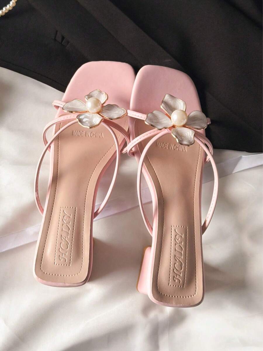 2025夏季新款法式粗跟仿珍珠花朵绑带凉鞋，露趾百搭中跟女式拖鞋 - 粉色 - 查看 1