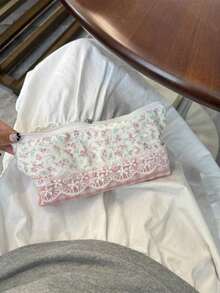 1 Fresh Pink Lace Floral Pencil Case (Excluding Heart-Shaped Keychain).Unique Style, Large-Capacity Stationery Storage Bag, Simple And Cute Makeup Bag.Student Stationery.Perfect Gift For The Back-To-School Season.An Ideal Choice For Students To Give Each Other As Gifts! - 彩色 - 查看 3