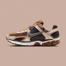 Men's Nike Zoom Vomero 5 Athletic Casual Shoes - Brown/Grey - View 5