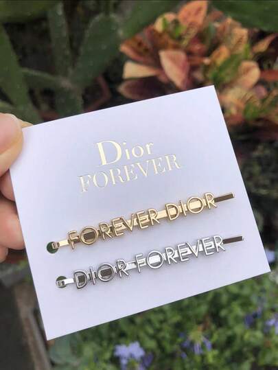 Christian Dior 字母图案发夹。金银双色套装。侧夹/圆筒夹。百搭、简约、优雅的圆筒夹。