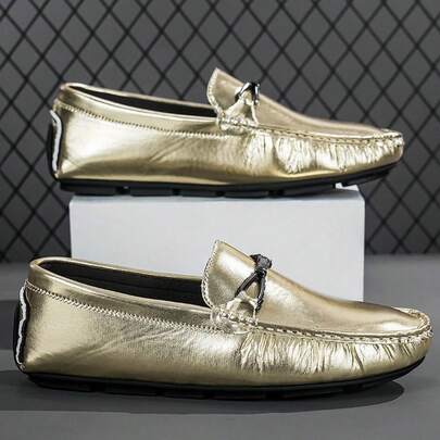 1双男士休闲金色乐福鞋，轻便平底纯色驾车鞋，套脚莫卡辛鞋，室内/室外皆可穿着