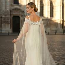 一件欧美风蕾丝露肩婚纱披肩，长拖尾，适合婚礼、晚宴等场合 - 彩色 - 查看 4