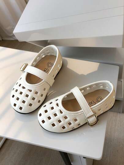 1双时尚透气软底舒适女童真皮鞋，轻便百搭镂空可爱魔术贴公主凉鞋，适合夏季、日常穿着、户外活动、旅行、派对等场合。