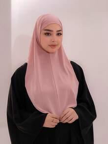 1 peça de hijab/turbante feminino com capuz, cor sólida, que cobre todo o rosto. Estilo clássico, simples, elegante e casual, inspirado no Oriente Médio, árabe, Dubai e Turquia, típico do Islã. Confeccionado em tecido macio, respirável, em mistura de algodão e seda modal. Possui aba longa e funciona como lenço de cabeça e turbante 2 em 1. Ideal para uso diário, festivais, encontros e cultos religiosos. - Multicolorido - Ver 11