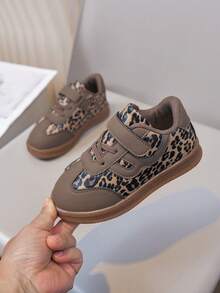 1 Pair Children's Flat Shoes, Hook And Loop Design For Easy Wear - Brown - View 5