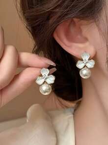 1 Pair Of Classic Elegant Flower Faux Pearl Earrings - Multicolor - View 1