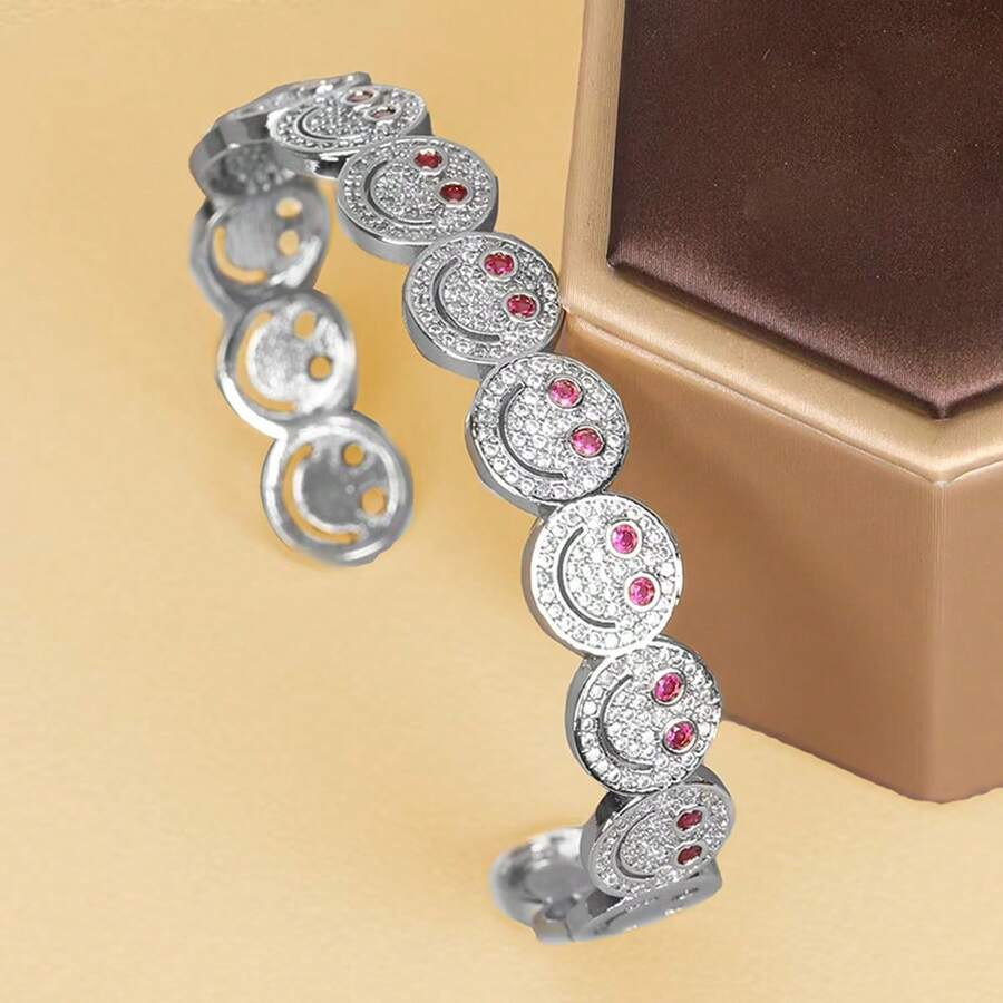 银色笑脸手链，斋月礼物，适合日常佩戴、约会、聚会和馈赠 - 手鐲 - 查看 1