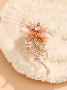 Korean Fashion Women's High-End Floral Brooch, Elegant Minimalist Lapel Pin Accessory, Overlapping Flower Decor - Gold - View 6