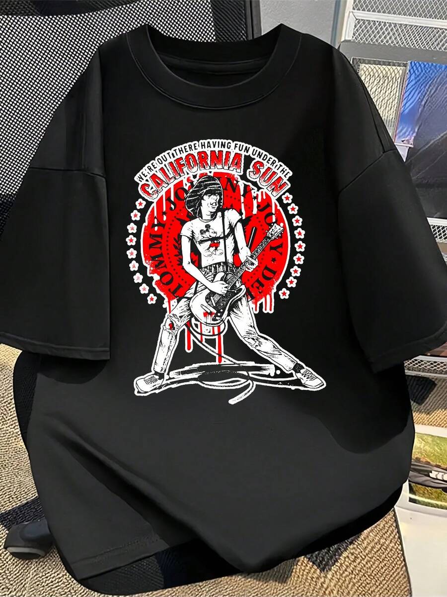 2026- 1 camiseta casual de manga corta para hombre, con estampado gráfico divertido de banda, cuello redondo, corte regular, transpirable, de poliéster ligero de 180g, estilo vintage, negra con punto para hombre. Camiseta estampada - Hecha de puro algodón, es suave y transpirable, adecuada tanto para hombres como para mujeres. Es una camisa informal adecuada para todas las estaciones y un recuerdo elegante. Es adecuado para el uso diario, los entusiastas de la moda urbana y los amantes de la música. - Negro - Ver 1