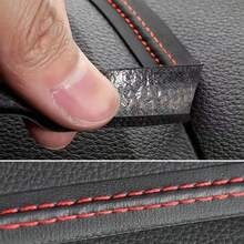 Tira de acabado de cuero para interior de coche en negro & rojo, longitud universal de 2m, diseño de contraste negro & rojo, decoración de hueco de consola central, uso de modificación, elegante & con estilo, compatible con múltiples modelos de coche - Tira de adorno de cuero rojo - Ver 4