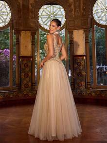 Faeriesty Đầm dạ hội nữ màu sâm panh đính sequin và hạt cườm, áo không tay cổ vuông ôm sát kết hợp với chân váy maxi xếp tầng bằng vải lưới, thiết kế eo tinh tế, phong cách sang trọng, phù hợp cho các bữa tối trang trọng, sự kiện thảm đỏ, dạ tiệc từ thiện, đám cưới và các dịp trang trọng khác. Thích hợp cho mùa xuân. - Rượu sâm banh - Xem 10