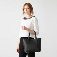 Women's Large Tote Bag, Elegant, Structured, Luxury, Minimalist, Long Shoulder Strap, Modern, Spacious, Fashionable, Casual, Chic, Executive, Work, College, Everyday Use, Textured, Durable, Versatile, Classic, Sophisticated, Large Capacity, Urban Style, Comfortable, Premium - 黑色 - 查看 2