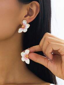 1 Pair Elegant French Retro Versatile Handmade Enamel Gradient Fading Pink & White Half Flower Stud Earrings, Suitable For Beach, Date, Travel, Best Gift For Girlfriend - Pink - View 2