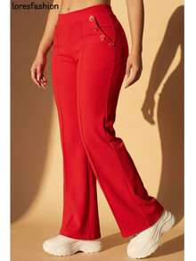 Pantalón de vestir para mujer diseño moderno y sofisticado con cintura alta que estiliza la figura y realza la silueta, ideal para mujeres jóvenes y señoras que buscan un estilo casual elegante para oficina, reuniones, eventos especiales o salidas; confeccionado en tela crepé no se transparenta al usarlo , interior suave, cómoda y resistente, con stretch que se adapta al cuerpo sin perder su forma; corte recto de pierna ancha que aporta libertad de movimiento y una caída fluida detalle de Boton forrado cada uno a su color de pantalón y a las orillas oro al costado que añade un toque refinado y femenino; pretina posterior elasticada para un ajuste perfecto y cómodo durante todo el días con bolsillos frontales para mantener una línea limpia y estilizada, prenda versátil que combina fácilmente con blusas, camisas o tops para crear looks formales o casuales; resistente a arrugas y al pilling, lavable a máquina sin deformación, pieza atemporal que no pasa de moda . - Rojo - Ver 5