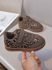 1 Pair Children's Flat Shoes, Hook And Loop Design For Easy Wear - Brown - View 6